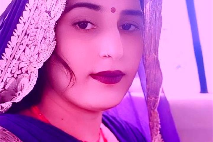 Mia, 37 — Escort in Karhal, India