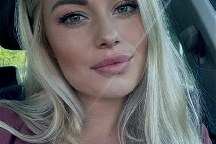 Mia, 38, a blonde hazel-eyed caribbean companion based in Farkhah. Offering Roleplay, Erotic Massage, Deep French Kissing. Available for incall and outcall, ...