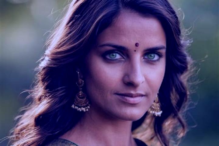 Mia, 38, a red green-eyed indian companion based in Juragiai. Offering Fetish, Prostate Massage. Available for incall and outcall, day and evening dates.