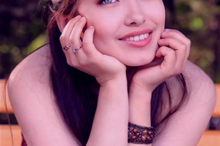Mia, 39, a auburn blue-eyed asian companion based in Almendra. Offering Travel Companion, Domination, Girlfriend Experience, Roleplay. Available for incall a...