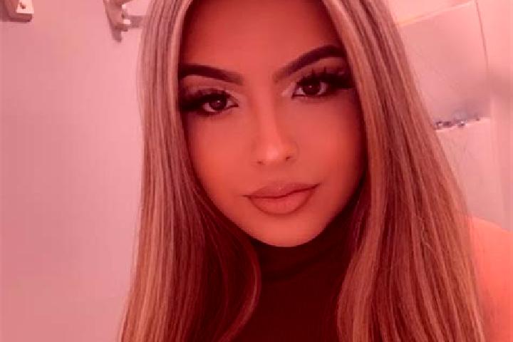 Mia, 39, a blonde brown-eyed latina companion based in Crova. Offering Massage, Striptease, Tantra. Available for incall and outcall, day and evening dates.