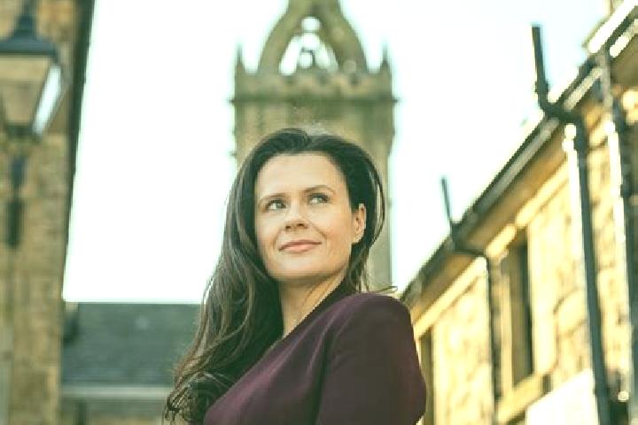Mia, 39 — Escort in East Kilbride, United Kingdom