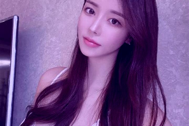 Mia, 39 — Escort in Songqiao, China