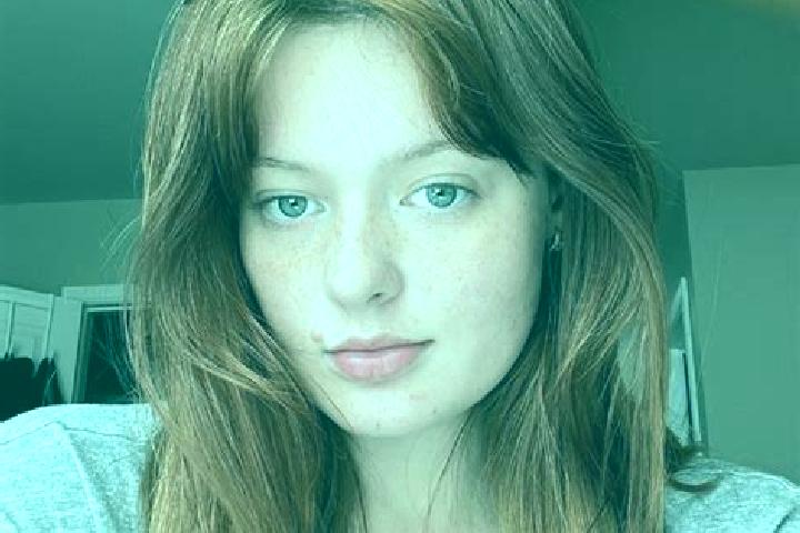 Mila, 20, a red brown-eyed caucasian companion based in Sacalaseni. Offering GFE, Party Girl, Dinner Date, Duos. Available for incall and outcall, day and ev...