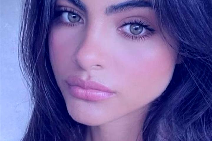 Mila, 20, a red dark-eyed indian companion based in Volkesfeld. Offering Deep French Kissing, 69, Massage. Available for incall and outcall, day and evening ...