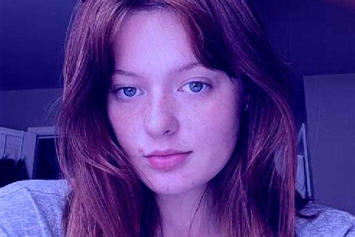 Mila, 21, a auburn amber-eyed mixed companion based in Pentungan. Offering A-Level, Massage, Duos. Available for incall and outcall, day and evening dates.