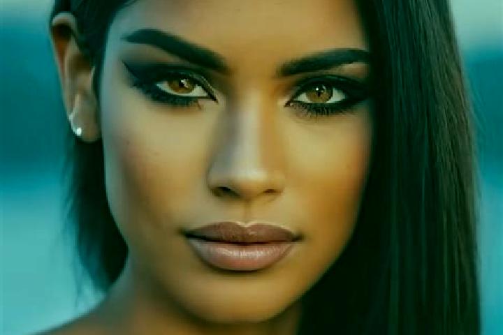 Mila, 21, a black green-eyed latina companion based in Hibberdene. Offering Erotic Massage, 69, Couples. Available for incall and outcall, day and evening da...