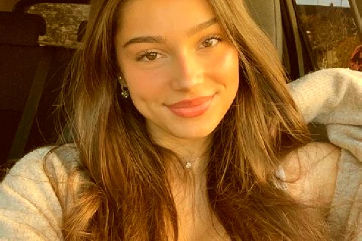 Mila, 21, a brunette amber-eyed middle eastern companion based in Bambiderstroff. Offering Travel Companion, Deep French Kissing, CIM, Striptease, Party Girl...
