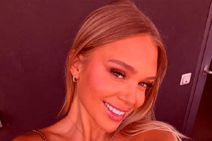 Mila, 21, a dark blonde dark-eyed mixed companion based in Vinez. Offering Party Girl, Travel Companion, Erotic Massage, Fetish. Available for incall and out...