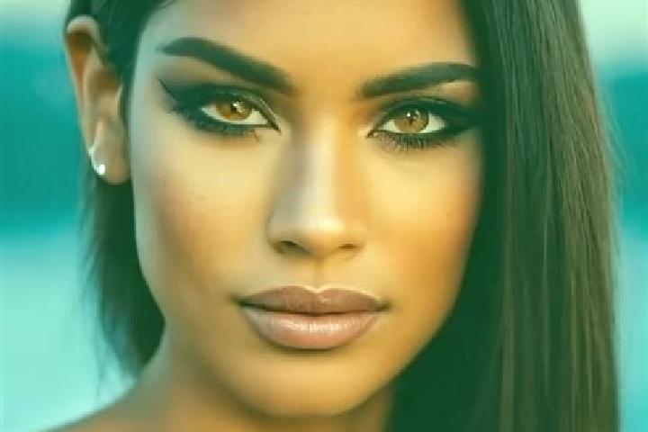 Mila, 21, a red green-eyed latina companion based in Satinka. Offering Dinner Date, Erotic Massage, Couples. Available for incall and outcall, day and evenin...
