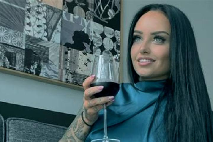 Mila, 21 — Escort in Jennings Lodge, United States