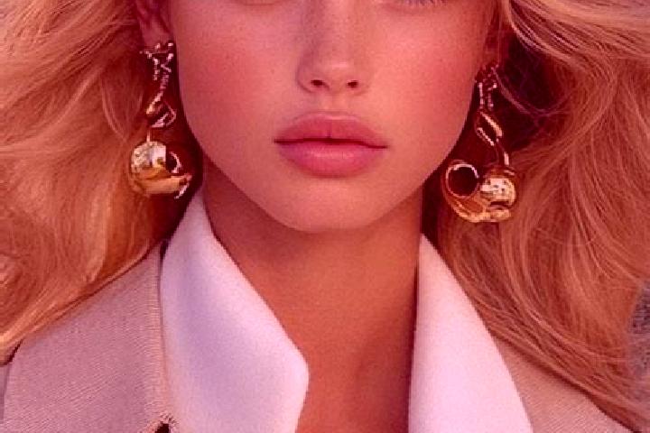 Mila, 22, a auburn amber-eyed european companion based in Sandur. Offering Deep French Kissing, Striptease, Girlfriend Experience, GFE, 69. Available for inc...