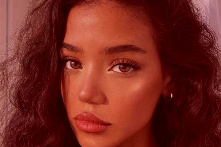 Mila, 22, a black brown-eyed mediterranean companion based in Moeche. Offering Striptease, BDSM, 69. Available for incall and outcall, day and evening dates.