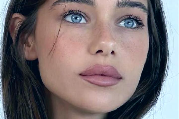 Mila, 22, a brunette grey-eyed middle eastern companion based in Kurrajong Hills. Offering OWO, Tantra, Duos, BDSM. Available for incall and outcall, overnig...