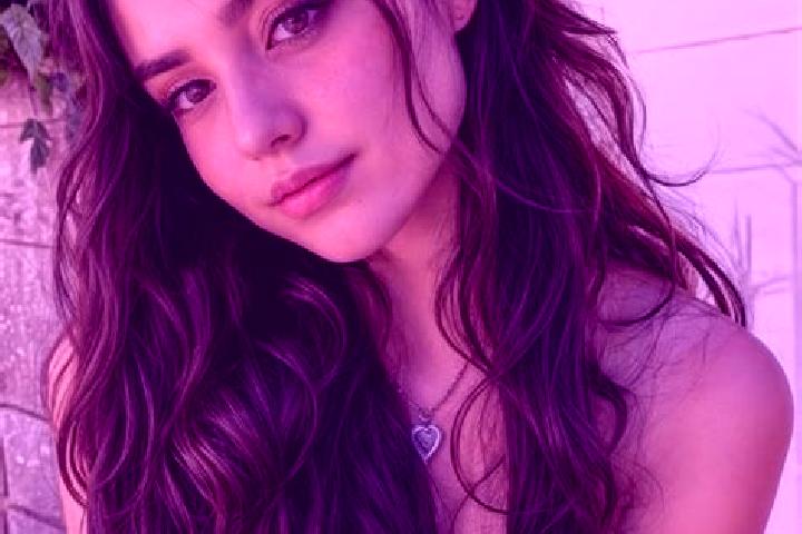 Mila, 23, a brunette hazel-eyed mediterranean companion based in Mannebach. Offering Tantra, Roleplay, BDSM, Prostate Massage, Deep French Kissing. Available...