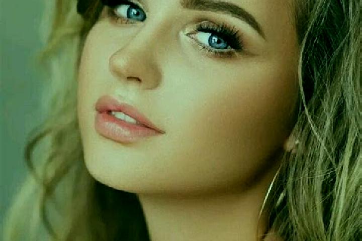 Mila, 23, a dark blonde blue-eyed mediterranean companion based in Marseille Endoume. Offering Massage, Domination, Deep French Kissing, CIM. Available for i...