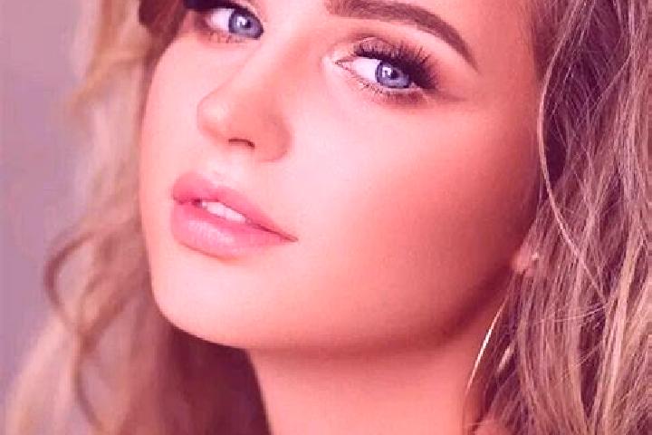 Mila, 23, a dark blonde blue-eyed slavic companion based in Scalo. Offering Fetish, Domination, Duos. Available for incall and outcall, day and evening dates.