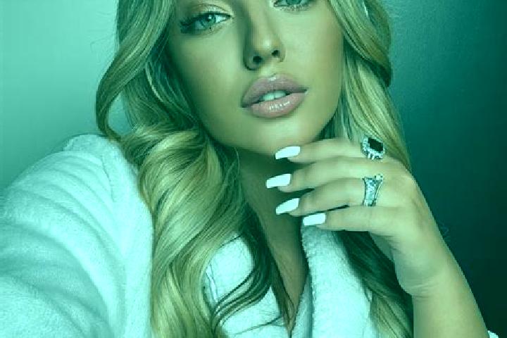 Mila, 23 — Escort in Sienhachenbach, Germany
