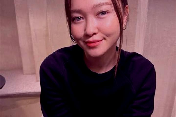 Mila, 24, a brunette blue-eyed asian companion based in Mangotsfield. Offering Erotic Massage, BDSM, 69, Dinner Date. Available for incall and outcall, overn...