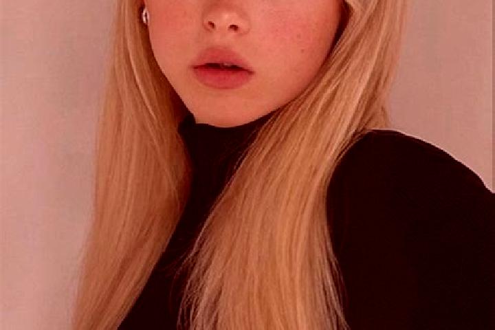 Mila, 24, a dark blonde green-eyed mixed companion based in Mhasla. Offering Couples, Party Girl, Erotic Massage, A-Level, OWO. Available for incall and outc...