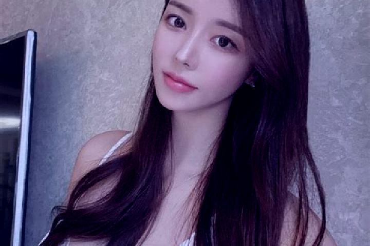 Mila, 24 — Escort in Bajesti, Romania