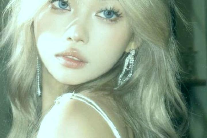 Mila, 25, a blonde blue-eyed asian companion based in Sparone. Offering Couples, Tantra, Dinner Date. Available for incall and outcall, day and evening dates.