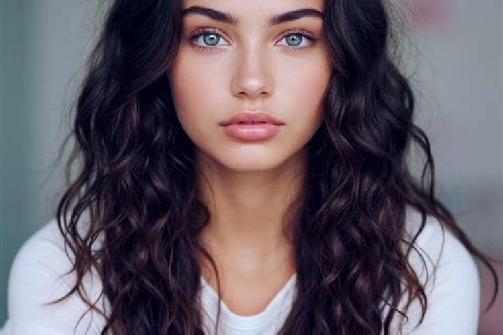 Mila, 25, a brunette amber-eyed mediterranean companion based in Barrio Cuarto. Offering Tantra, OWO, Domination. Available for incall and outcall, overnight...