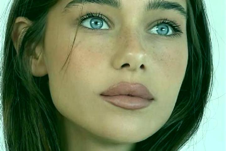 Mila, 25, a brunette brown-eyed middle eastern companion based in Bichis. Offering Party Girl, Tantra. Available for incall and outcall, day and evening dates.