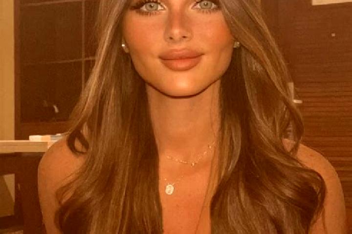 Mila, 26, a brunette dark-eyed slavic companion based in Acedera. Offering GFE, Striptease, Party Girl. Available for incall and outcall, day and evening dates.
