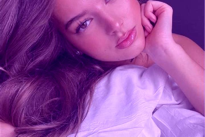 Mila, 26, a chestnut hazel-eyed caucasian companion based in Ashnak. Offering Party Girl, Tantra, Massage, Couples. Available for incall and outcall, overnig...