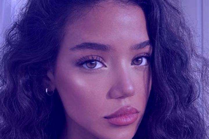 Mila, 26, a red brown-eyed asian companion based in Brette-les-Pins. Offering Travel Companion, 69, Deep French Kissing. Available for incall and outcall, ov...