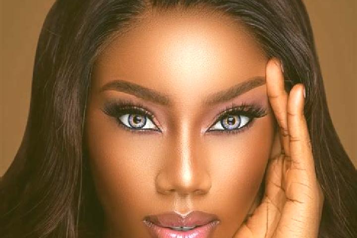 Mila, 27, a brunette blue-eyed ebony companion based in Venizy. Offering Duos, Dinner Date, Travel Companion. Available for incall and outcall, day and eveni...