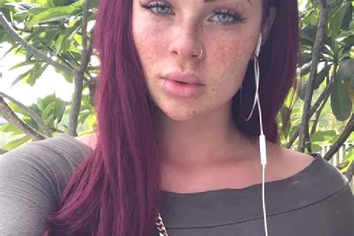 Mila, 27, a red green-eyed latina companion based in Sao Pedro de Alva. Offering Travel Companion, Fetish, Tantra, BDSM. Available for incall and outcall, ov...