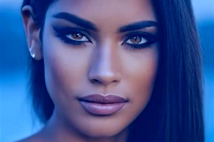 Mila, 27, a red grey-eyed latina companion based in Bichis. Offering CIM, 69, Dinner Date, Overnight. Available for incall and outcall, day and evening dates.