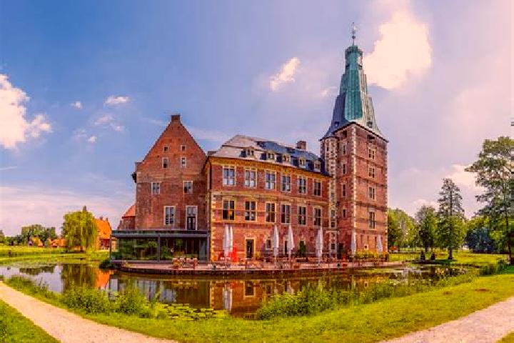 Mila, 27 — Escort in Nideggen, Germany