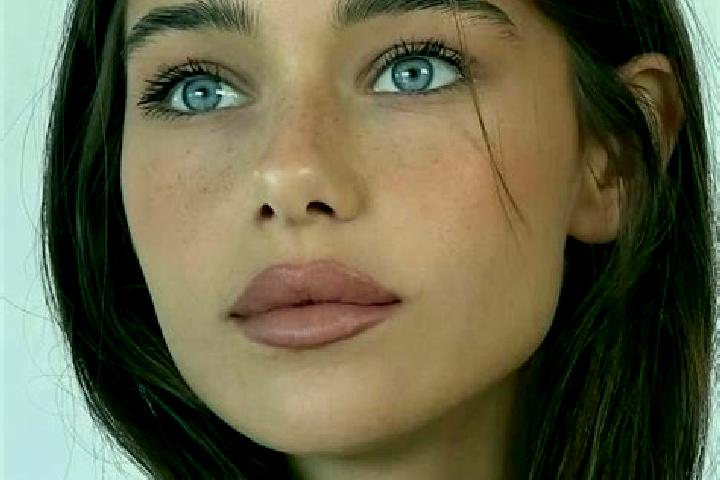 Mila, 28, a auburn brown-eyed caucasian companion based in Kalamare. Offering OWO, Erotic Massage, A-Level. Available for incall and outcall, day and evening...