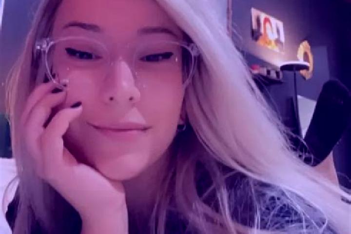 Mila, 28, a blonde amber-eyed indian companion based in Saint-Mathieu-de-Rioux. Offering BDSM, Erotic Massage, A-Level, Domination, Massage. Available for in...