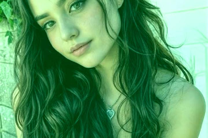 Mila, 28, a brunette hazel-eyed mixed companion based in Piribebuy. Offering Couples, Party Girl, Roleplay. Available for incall and outcall, overnight booki...