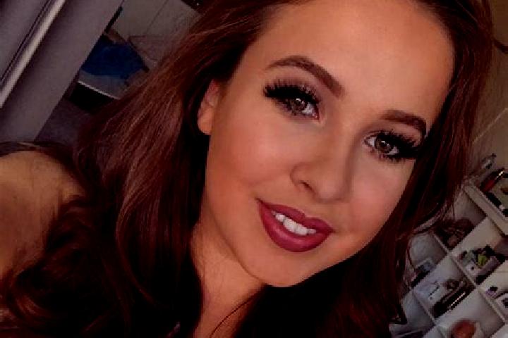 Mila, 29, a auburn amber-eyed european companion based in Korydallos. Offering Roleplay, Erotic Massage, OWO, Tantra. Available for incall and outcall, day a...