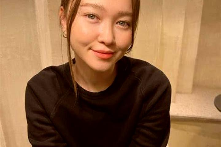Mila, 29, a auburn blue-eyed asian companion based in Shorkot. Offering Couples, Massage, Roleplay, Travel Companion. Available for incall and outcall, day a...
