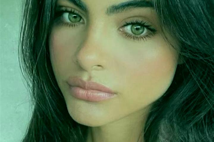 Mila, 30, a black green-eyed middle eastern companion based in Alacati. Offering CIM, Striptease, BDSM. Available for incall and outcall, day and evening dates.