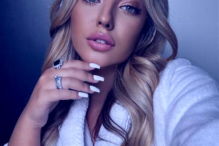 Mila, 30, a blonde grey-eyed latina companion based in Portici. Offering Girlfriend Experience, Massage, Couples. Available for incall and outcall, overnight...
