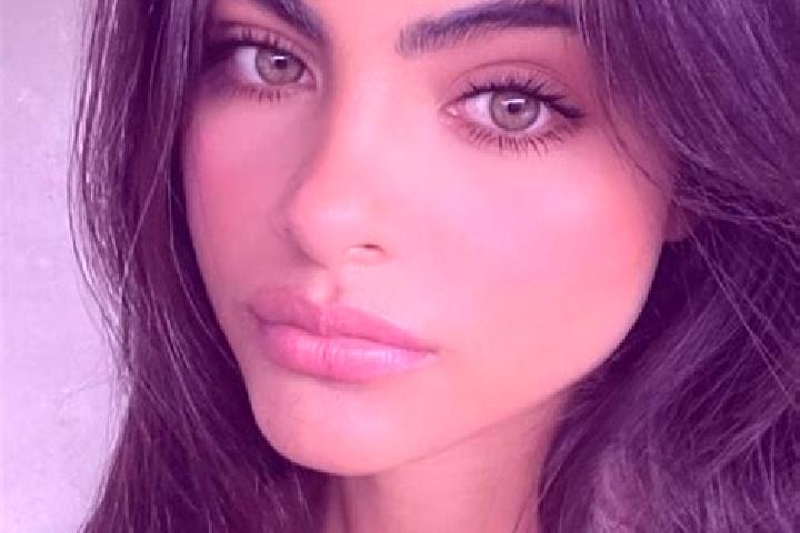 Mila, 30, a brunette green-eyed middle eastern companion based in West Mackay. Offering Travel Companion, Domination, OWO, Dinner Date. Available for incall ...