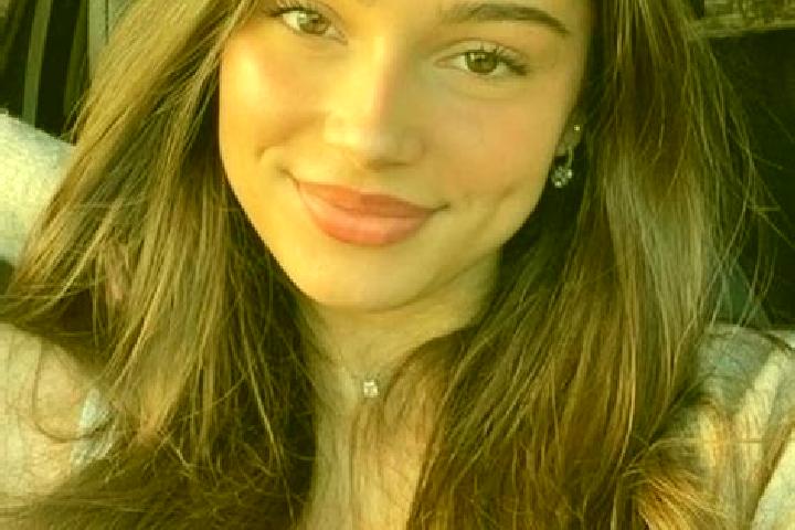 Mila, 30, a brunette hazel-eyed caucasian companion based in Autruy-sur-Juine. Offering Massage, OWO, Duos, Dinner Date. Available for incall and outcall, da...