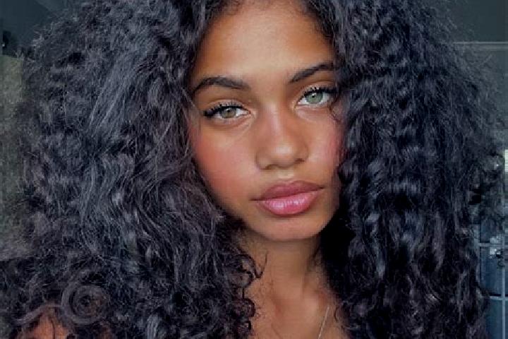 Mila, 30, a chestnut blue-eyed ebony companion based in Bac. Offering BDSM, OWO, Tantra, Party Girl. Available for incall and outcall, day and evening dates.