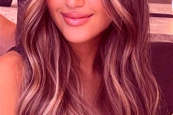 Mila, 32, a dark blonde brown-eyed asian companion based in Landunvez. Offering Striptease, Travel Companion, Deep French Kissing, Erotic Massage, Party Girl...