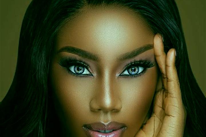 Mila, 32, a red blue-eyed ebony companion based in Senftenberg. Offering Dinner Date, Roleplay, Deep French Kissing, Domination. Available for incall and out...