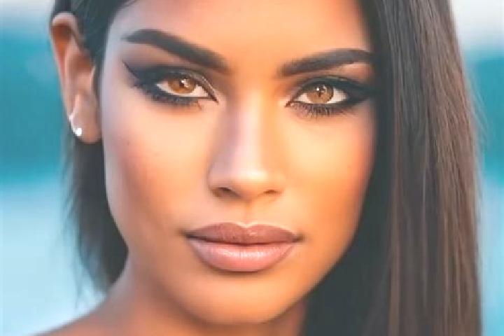 Mila, 33, a red amber-eyed latina companion based in Codemondo-Quaresimo. Offering Dinner Date, Girlfriend Experience. Available for incall and outcall, over...