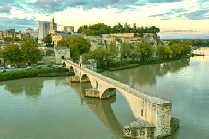 Mila, 33 — Escort in Villeneuve-les-Avignon, France