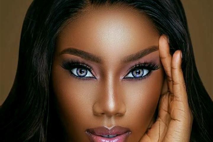 Mila, 34, a auburn blue-eyed ebony companion based in Kist. Offering Overnight, Striptease, Dinner Date. Available for incall and outcall, overnight bookings...